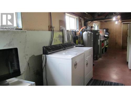 5662 Horse Lake Road, 100 Mile House, BC - Indoor Photo Showing Laundry Room