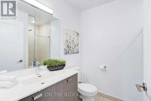 2922 - 275 Village Green Square, Toronto (Agincourt South-Malvern West), ON - Indoor Photo Showing Bathroom