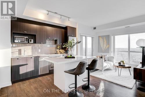 2922 - 275 Village Green Square, Toronto (Agincourt South-Malvern West), ON - Indoor Photo Showing Kitchen With Upgraded Kitchen