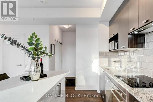 2922 - 275 Village Green Square, Toronto (Agincourt South-Malvern West), ON - Indoor Photo Showing Kitchen With Upgraded Kitchen