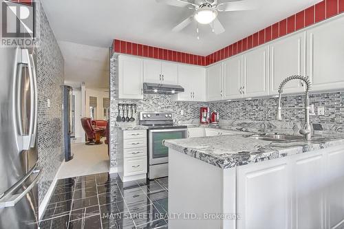 40 Silverstone Crescent, Georgina, ON - Indoor Photo Showing Kitchen With Upgraded Kitchen