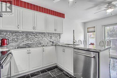 40 Silverstone Crescent, Georgina, ON - Indoor Photo Showing Kitchen With Upgraded Kitchen