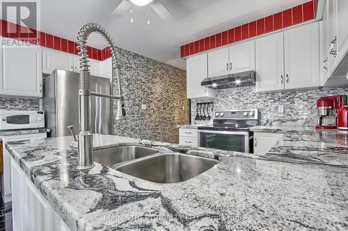 40 Silverstone Crescent, Georgina (Keswick South), ON - Indoor Photo Showing Kitchen With Double Sink With Upgraded Kitchen