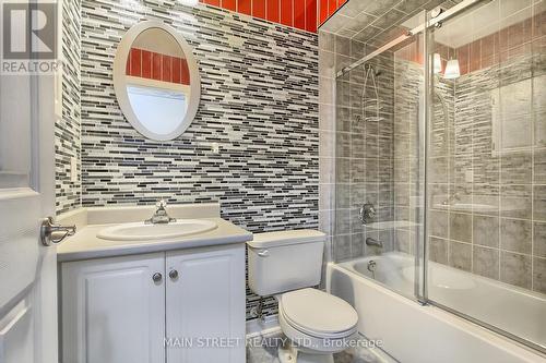 40 Silverstone Crescent, Georgina, ON - Indoor Photo Showing Bathroom