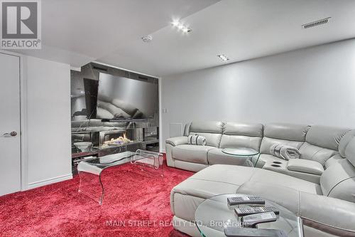 40 Silverstone Crescent, Georgina, ON - Indoor Photo Showing Living Room