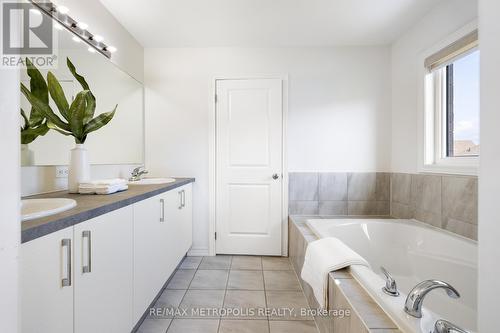 14 Lyle Drive, Clarington (Bowmanville), ON - Indoor Photo Showing Bathroom