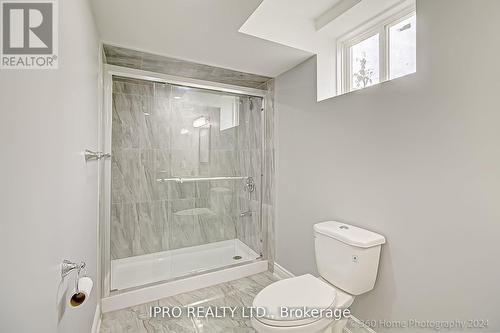 225 Camellia Crescent, Oakville, ON - Indoor Photo Showing Bathroom