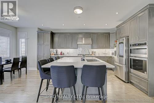 225 Camellia Crescent, Oakville, ON - Indoor Photo Showing Kitchen With Double Sink With Upgraded Kitchen