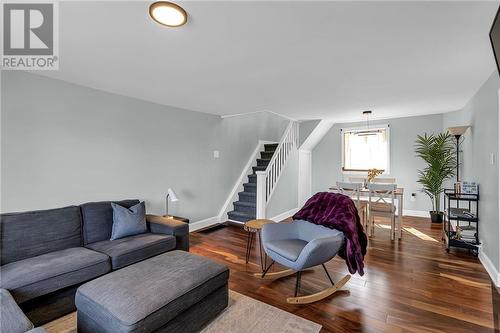 328 Marlborough Street, Cornwall, ON - Indoor Photo Showing Living Room