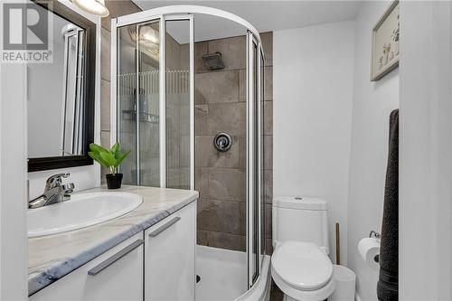 328 Marlborough Street, Cornwall, ON - Indoor Photo Showing Bathroom