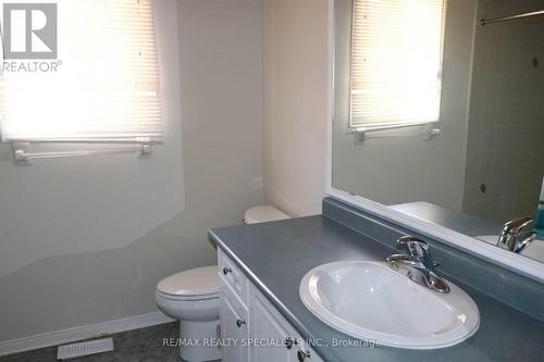 66 Sweet Clover Crescent, Brampton (Sandringham-Wellington), ON - Indoor Photo Showing Bathroom