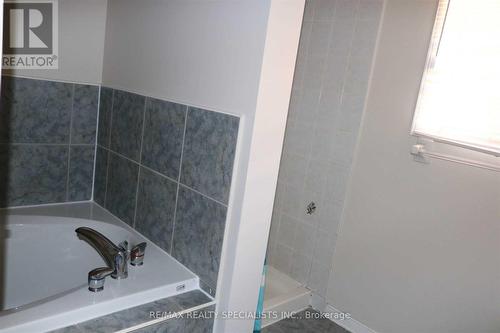 66 Sweet Clover Crescent, Brampton (Sandringham-Wellington), ON - Indoor Photo Showing Bathroom