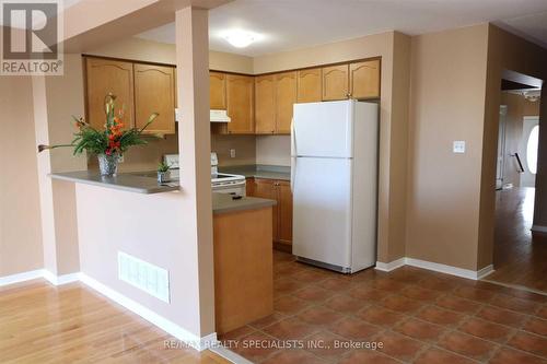 66 Sweet Clover Crescent, Brampton (Sandringham-Wellington), ON - Indoor Photo Showing Kitchen