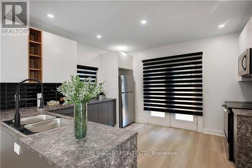 211 Charlotte Street, Port Colborne (Sugarloaf), ON - Indoor Photo Showing Kitchen With Double Sink