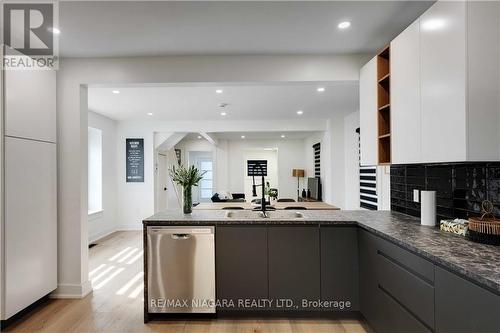 211 Charlotte Street, Port Colborne (Sugarloaf), ON - Indoor Photo Showing Kitchen