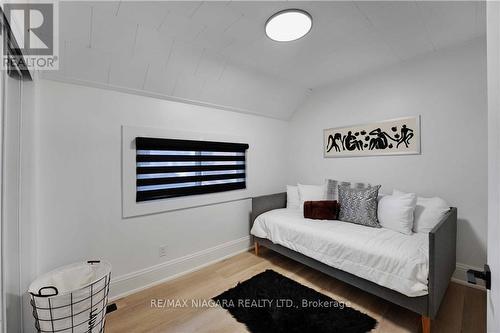 211 Charlotte Street, Port Colborne (Sugarloaf), ON - Indoor Photo Showing Bedroom