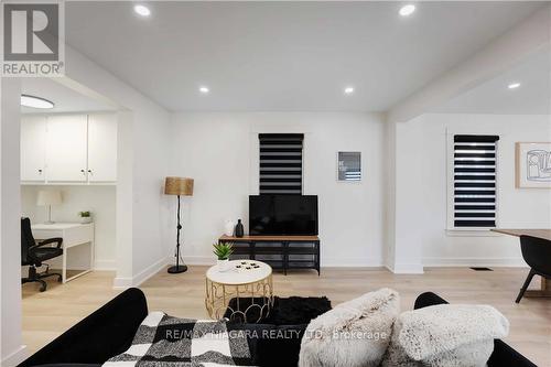 211 Charlotte Street, Port Colborne (Sugarloaf), ON - Indoor Photo Showing Living Room