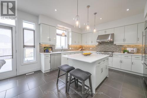 2421 Humberside Common, London, ON - Indoor Photo Showing Kitchen With Upgraded Kitchen