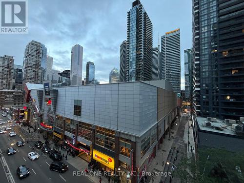 614 - 318 Richmond Street W, Toronto (Waterfront Communities), ON - Outdoor With Facade