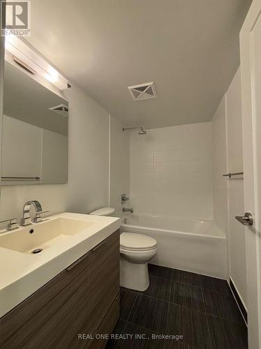 614 - 318 Richmond Street W, Toronto (Waterfront Communities), ON - Indoor Photo Showing Bathroom