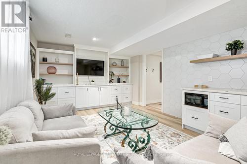 78 Connor Avenue, Collingwood, ON - Indoor Photo Showing Living Room