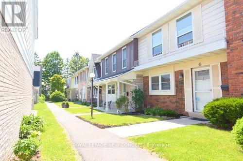 6 - 2242 Upper Middle Road, Burlington (Brant Hills), ON - Outdoor