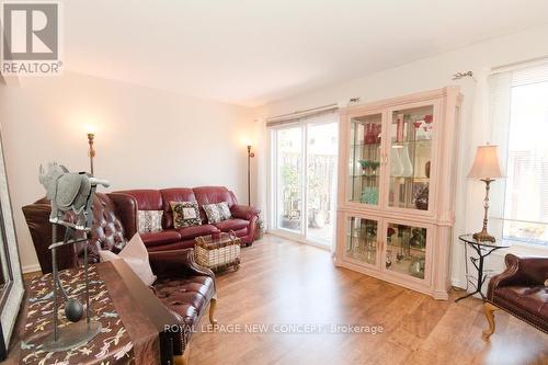 6 - 2242 Upper Middle Road, Burlington (Brant Hills), ON - Indoor Photo Showing Living Room