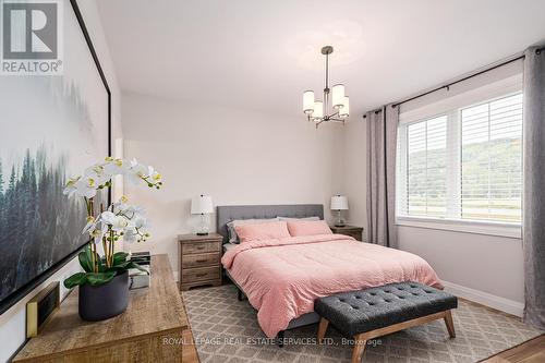 172 Courtland Street, Blue Mountains, ON - Indoor Photo Showing Bedroom