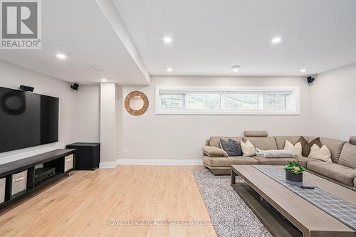 172 Courtland Street, Blue Mountains, ON - Indoor Photo Showing Living Room