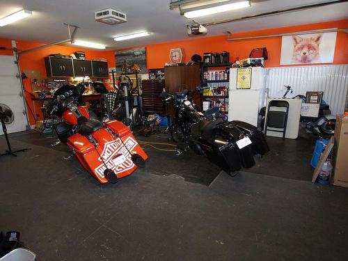 Garage - 11 Rue Des Sittelles, Saint-Charles-Borromée, QC - Indoor Photo Showing Garage