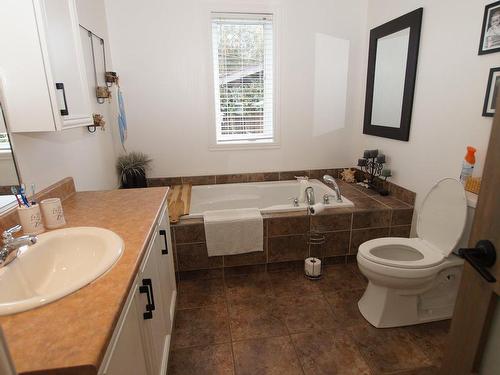 Salle de bains - 11 Rue Des Sittelles, Saint-Charles-Borromée, QC - Indoor Photo Showing Bathroom