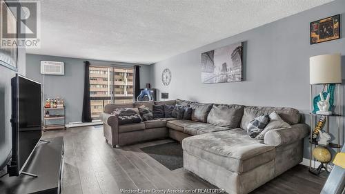 150 Park Street West Unit# 702, Windsor, ON - Indoor Photo Showing Living Room