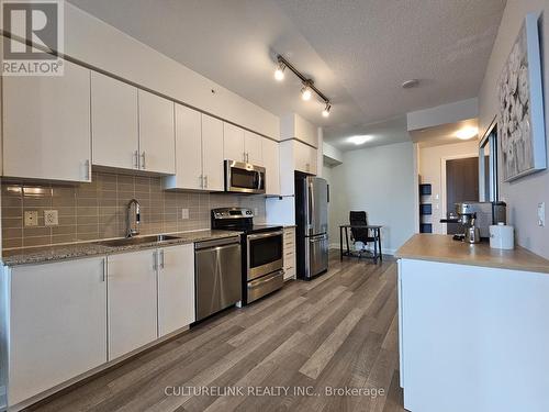 1612 - 7171 Yonge Street, Markham (Grandview), ON - Indoor Photo Showing Kitchen With Stainless Steel Kitchen