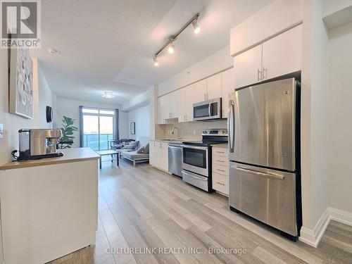 1612 - 7171 Yonge Street, Markham (Grandview), ON - Indoor Photo Showing Kitchen With Stainless Steel Kitchen