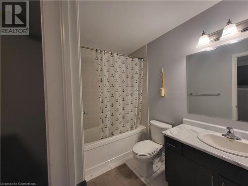 39 Appleby Street, Kitchener, ON - Indoor Photo Showing Bathroom