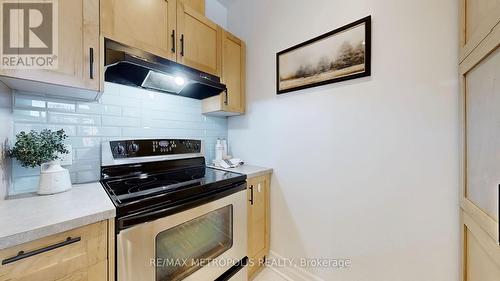 619 - 44 Bond Street W, Oshawa, ON - Indoor Photo Showing Kitchen