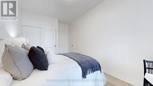 619 - 44 Bond Street W, Oshawa, ON - Indoor Photo Showing Bedroom