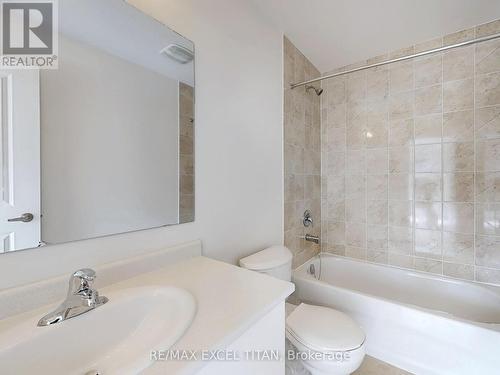 1449 Davis Loop, Innisfil, ON - Indoor Photo Showing Bathroom