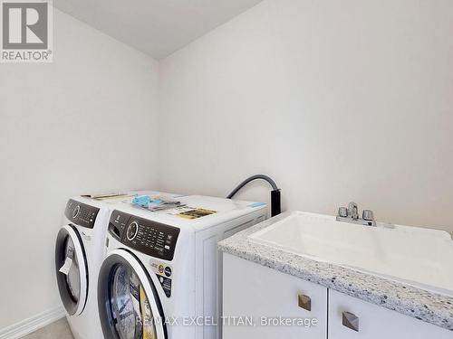 1449 Davis Loop, Innisfil, ON - Indoor Photo Showing Laundry Room