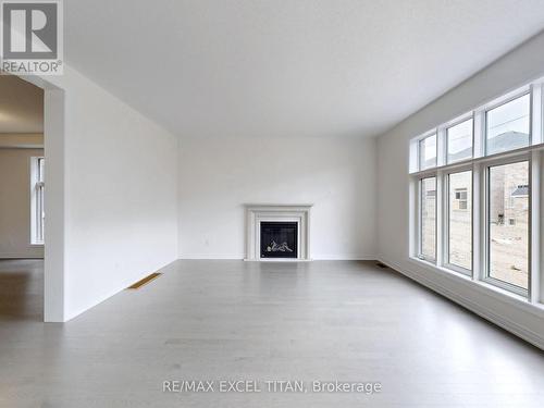 1449 Davis Loop, Innisfil, ON - Indoor Photo Showing Living Room With Fireplace