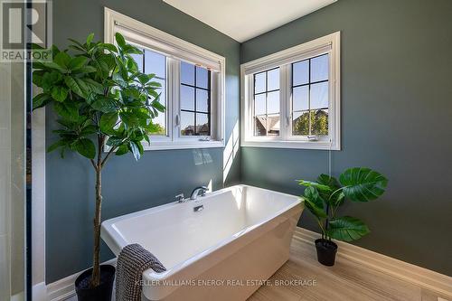 34 Purdy Place, Clarington (Bowmanville), ON - Indoor Photo Showing Bathroom