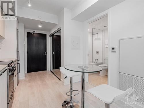 501 Yonge Street Unit#1406, Toronto, ON - Indoor