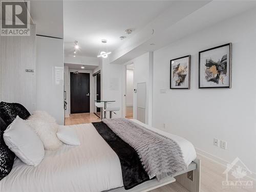 501 Yonge Street Unit#1406, Toronto, ON - Indoor Photo Showing Bedroom