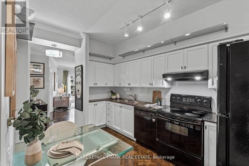 606 - 115 Richmond Street E, Toronto (Church-Yonge Corridor), ON - Indoor Photo Showing Kitchen With Double Sink