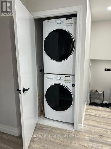 235 Louis Drive, Mississauga, ON - Indoor Photo Showing Laundry Room