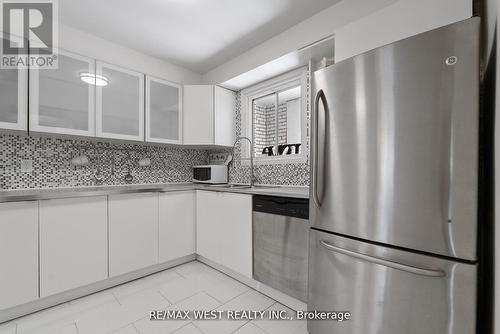 97 Kingswood Drive, Brampton (Brampton North), ON - Indoor Photo Showing Kitchen