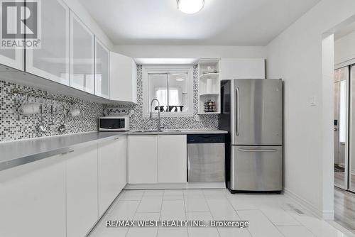 97 Kingswood Drive, Brampton (Brampton North), ON - Indoor Photo Showing Kitchen