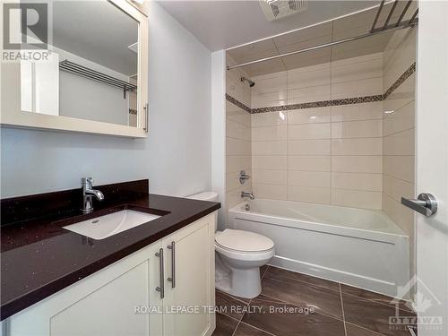 1108 - 195 Besserer Street, Ottawa, ON - Indoor Photo Showing Bathroom