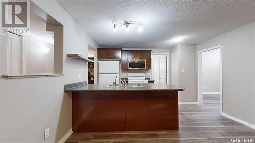 1007 Gull Road, Regina, SK - Indoor Photo Showing Kitchen