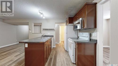 1007 Gull Road, Regina, SK - Indoor Photo Showing Kitchen